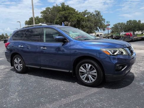 Used 2020 Nissan Pathfinder SL w/ Cargo Package FWD image 2