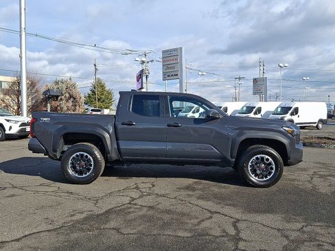 Used 2024 Toyota Tacoma TRD Off-Road image 8