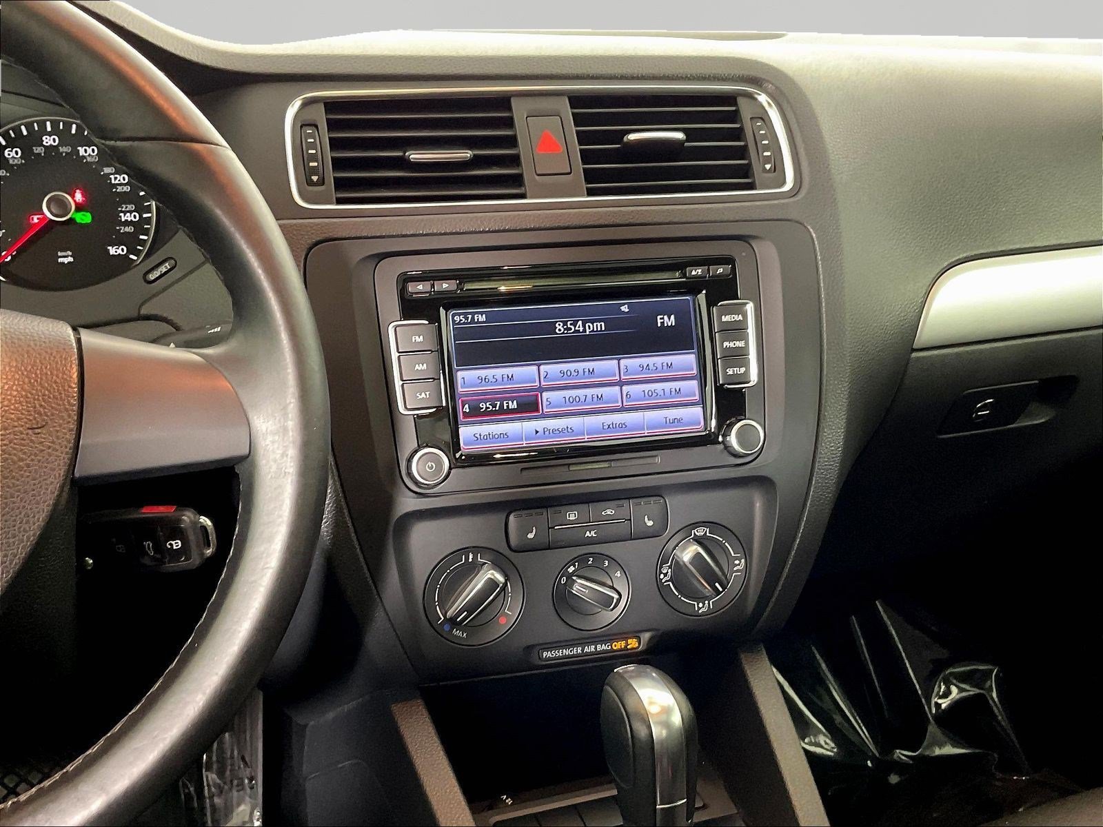 Used 2013 Volkswagen Jetta SE FWD image 9