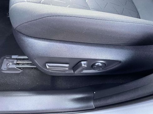 Used 2021 Toyota RAV4 XLE w/ Convenience Package image 24