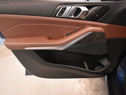 Used 2022 BMW X5 xDrive40i w/ Executive Package image 4