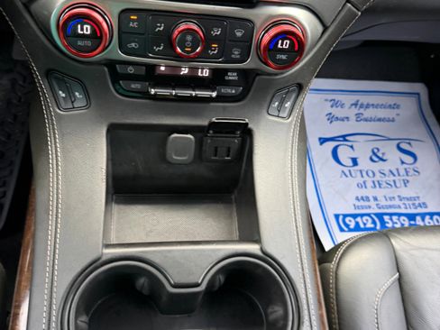 Used 2019 Chevrolet Suburban LT image 19