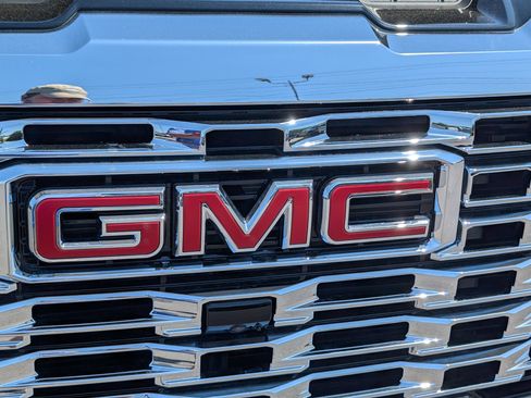 Used 2025 GMC Sierra 2500 Denali w/ Technology Package image 33