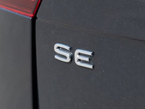 Used 2023 Volkswagen Tiguan SE R-Line FWD image 14