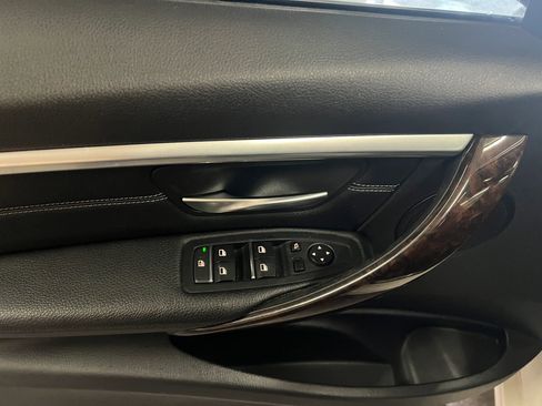 Used 2017 BMW 330i xDrive Sedan AWD/4WD image 9