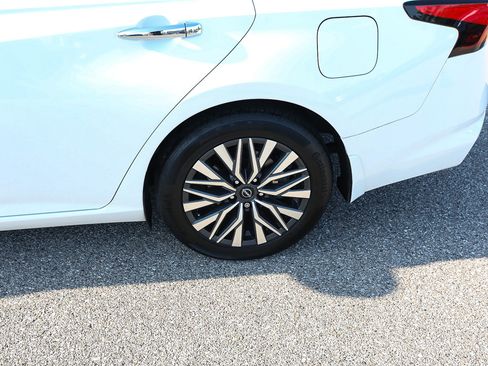 Used 2023 Nissan Altima 2.5 SV w/ SV Premium Package FWD image 4