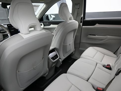 Used 2025 Volvo EX90 Ultra image 26