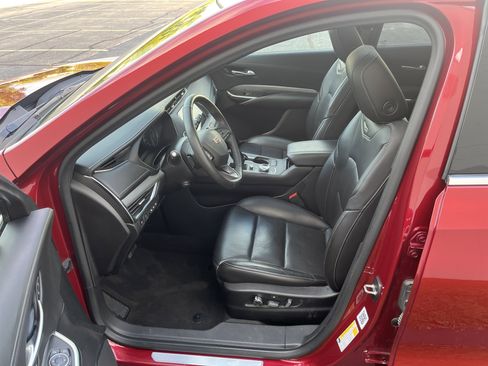 Used 2019 Cadillac XT4 Premium Luxury w/ Technology Package image 9