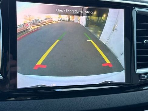 Used 2023 Chrysler Pacifica Touring-L image 27