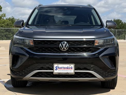 Used 2023 Volkswagen Taos SE w/ Black Wheel Package FWD image 7