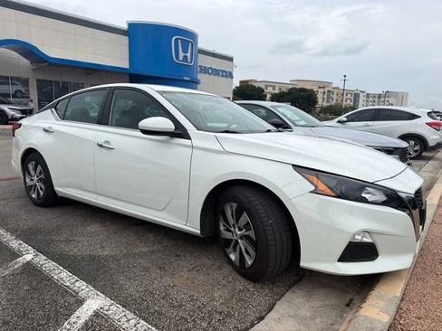 Used 2022 Nissan Altima 2.5 S FWD image 2