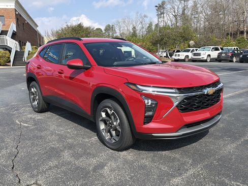 New 2026 Chevrolet Trax LT w/ Driver Confidence Package image 3