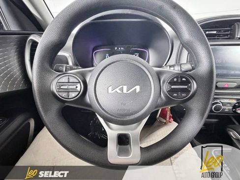 Used 2025 Kia Soul LX FWD image 10