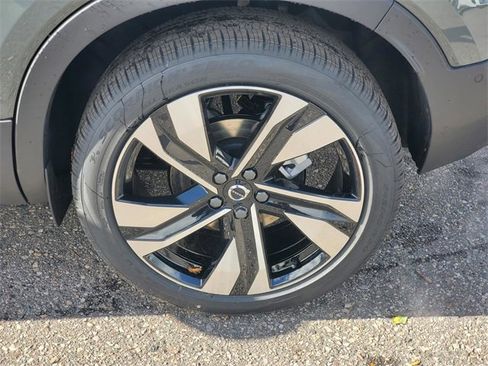New 2026 Volvo XC40 B5 Ultra w/ Protection Package Premier image 7