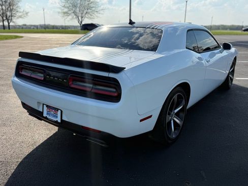 Used 2015 Dodge Challenger R/T image 5