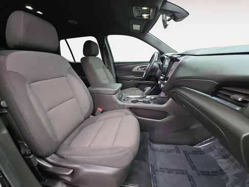 Used 2022 Chevrolet Traverse LT image 17