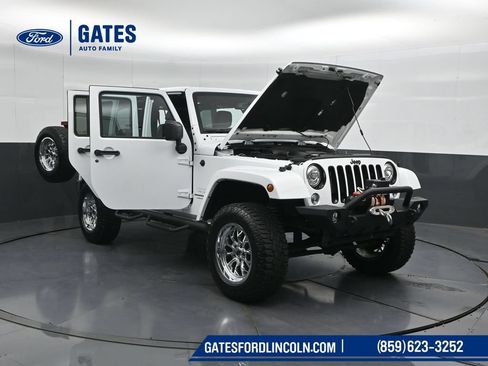 Used 2018 Jeep Wrangler Unlimited Sahara AWD/4WD image 53