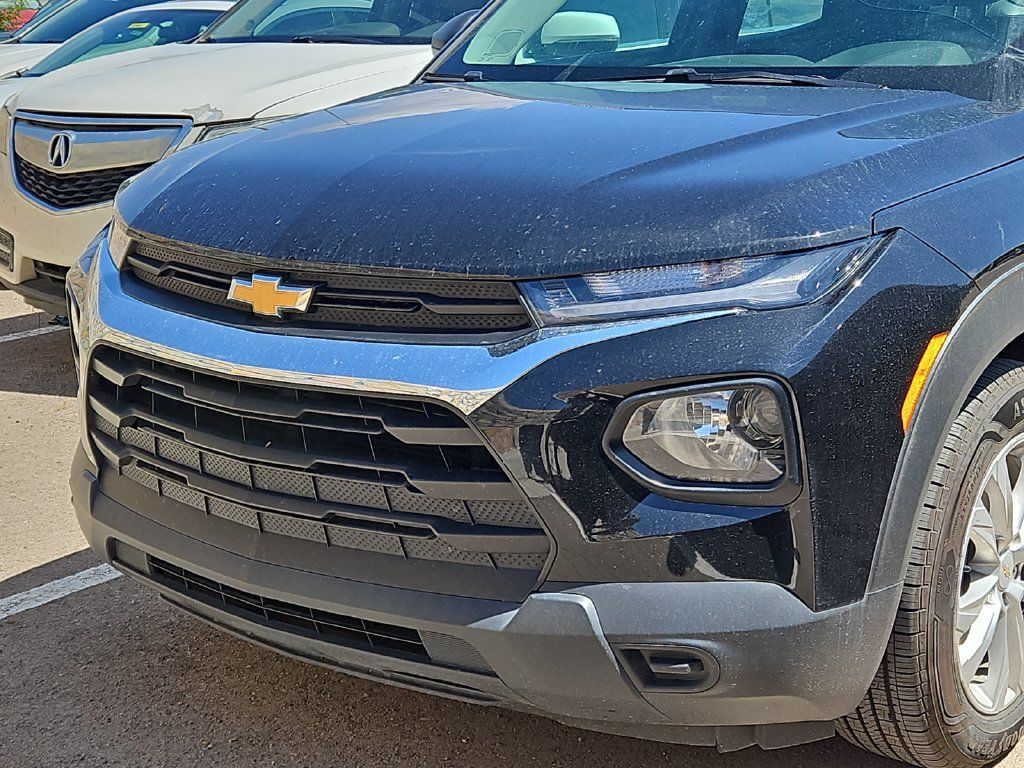 Used 2023 Chevrolet TrailBlazer LS FWD image 2