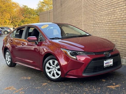 Used 2024 Toyota Corolla LE image 2