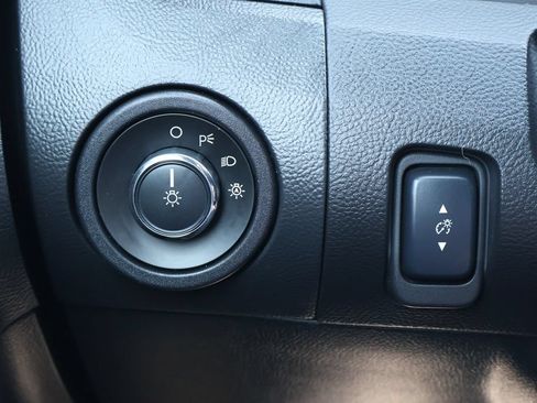 Used 2018 Ford Taurus SEL w/ Equipment Group 201A FWD image 15