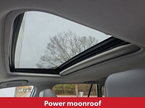 Used 2021 Toyota RAV4 XLE Premium image 24