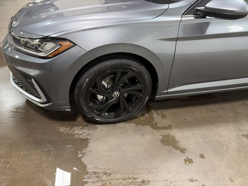 New 2026 Volkswagen Jetta SE image 9