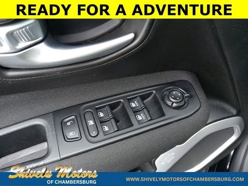 Used 2019 Jeep Renegade Latitude image 23