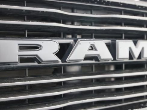Used 2023 RAM 1500 Laramie AWD/4WD image 4