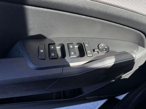 Used 2025 Kia Sportage LX image 18