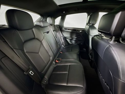 Certified 2024 Porsche Macan AWD/4WD image 27