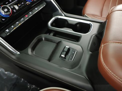 Used 2024 GMC Sierra 2500 Denali Ultimate image 19