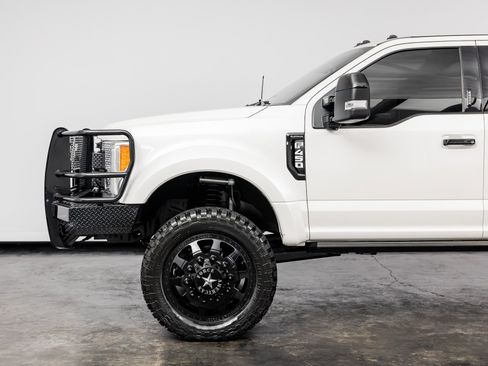Used 2017 Ford F450 Platinum w/ Platinum Ultimate Package AWD/4WD image 10