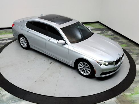 Used 2019 BMW 740i image 34