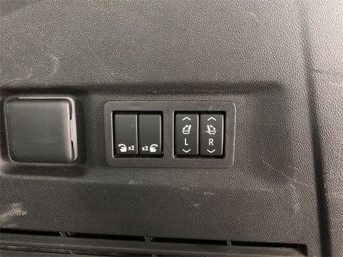 Certified 2024 Chevrolet Suburban High Country image 17