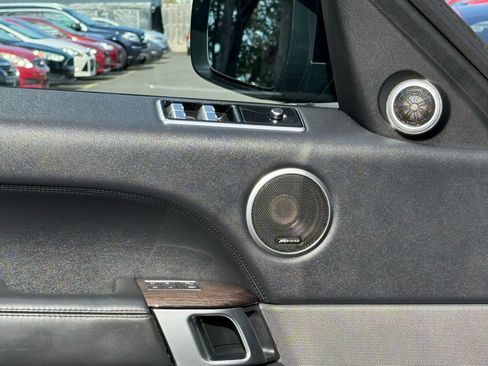 Used 2018 Land Rover Range Rover Sport HSE image 11