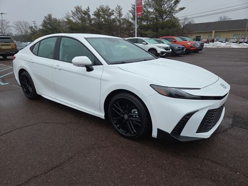 Certified 2026 Toyota Camry SE image 1