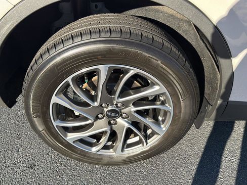 Used 2022 Lincoln Corsair FWD image 32