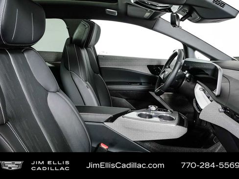 Used 2025 Cadillac Optiq Luxury 2 w/ LPO, Floor Liner Package AWD/4WD image 22