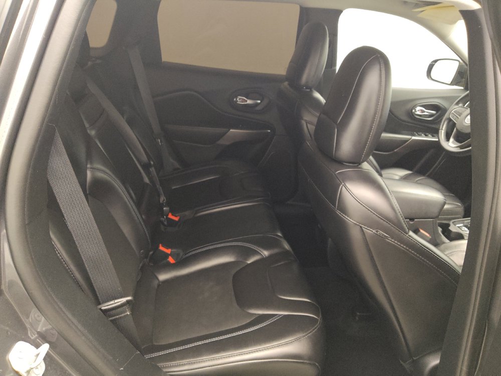 Used 2019 Jeep Cherokee Latitude Plus FWD image 19