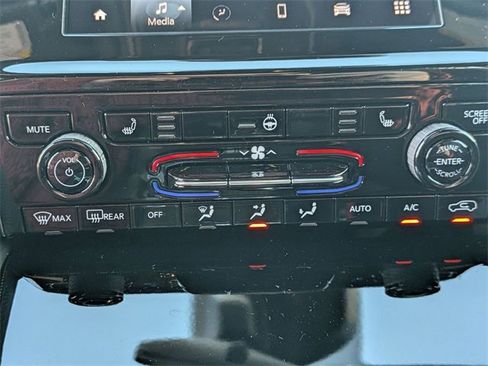 New 2025 Jeep Grand Cherokee Altitude image 23