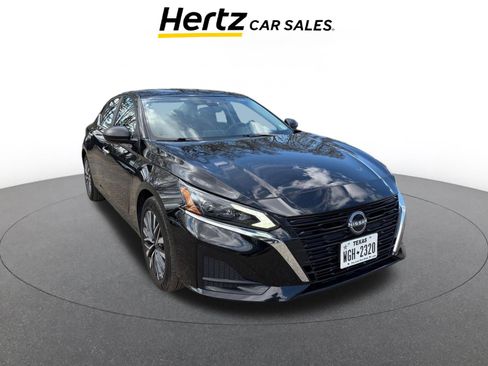 Used 2025 Nissan Altima 2.5 SV image 1
