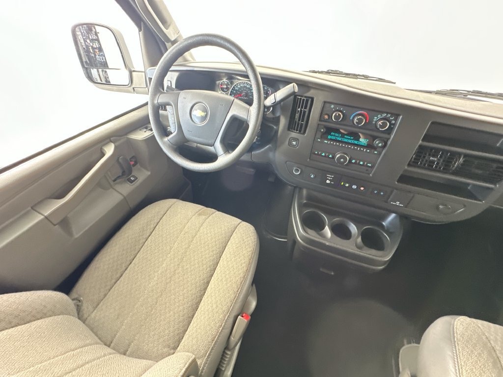 Used 2025 Chevrolet Express 3500 LT w/ LT Preferred Equipment Group RWD image 9