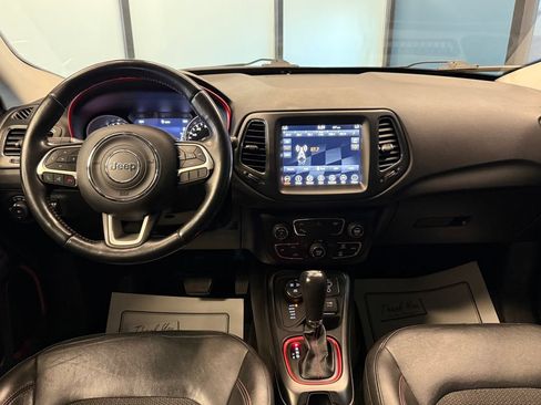 Used 2019 Jeep Compass Trailhawk w/ Cold Weather Group AWD/4WD image 9