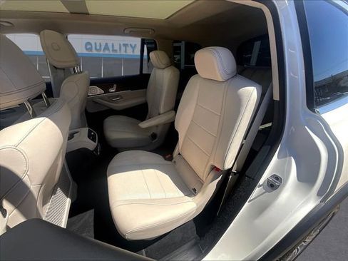 Used 2024 Mercedes-Benz GLS 450 4MATIC image 23