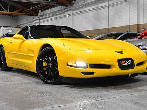 Used 2003 Chevrolet Corvette Coupe w/ Preferred Equipment Group RWD image 2