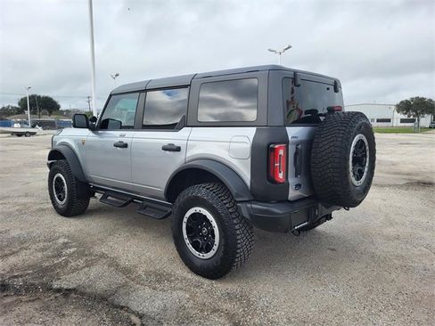 Used 2023 Ford Bronco Badlands image 15