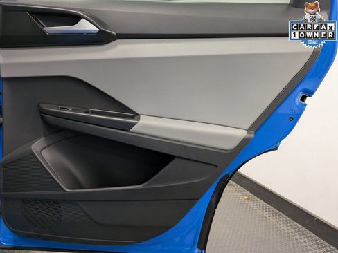 Used 2023 Volkswagen Taos SE w/ Panoramic Sunroof Package image 27