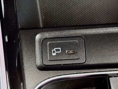 Used 2023 Mercedes-Benz GLB 250 image 26