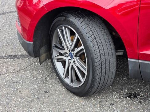 Used 2019 Ford Edge Titanium FWD image 26