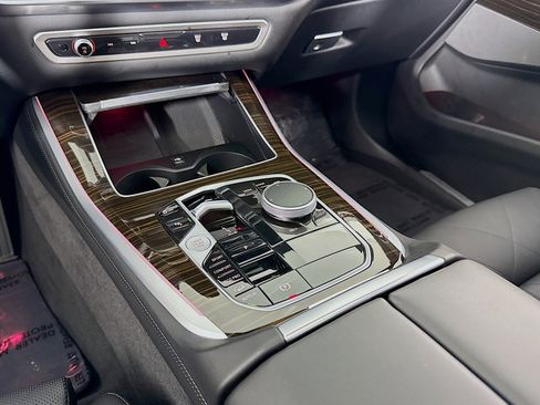 Used 2025 BMW X5 xDrive40i w/ Climate Comfort Package image 5